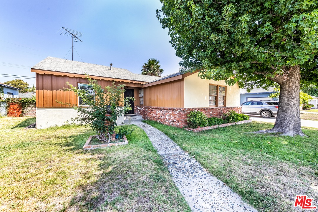 9325 Foster Road Downey, CA 90242 - Photo 2 of 25 Gallery Image 2