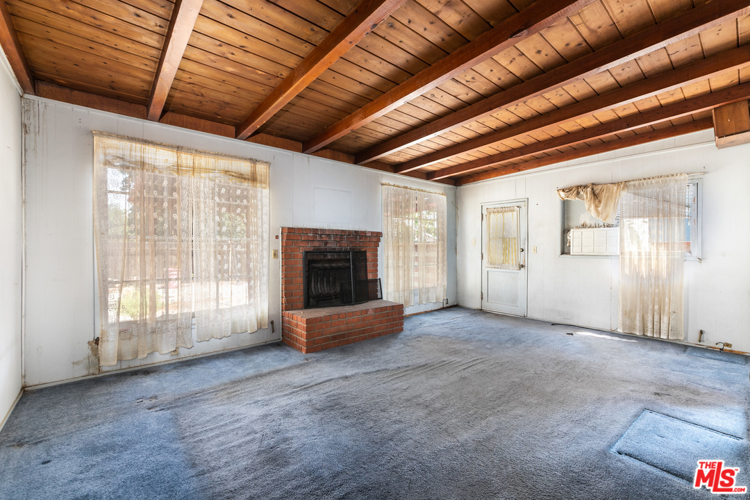 9325 Foster Road Downey, CA 90242 - Photo 11 of 25 Gallery Image 11