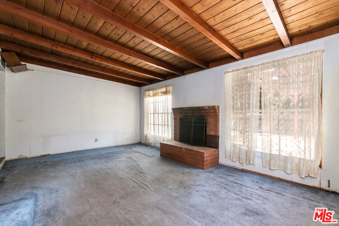 9325 Foster Road Downey, CA 90242 - Photo 12 of 25 Gallery Image 12