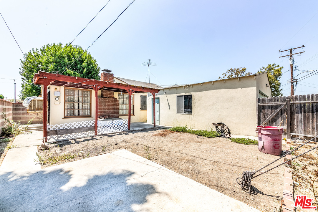 9325 Foster Road Downey, CA 90242 - Photo 3 of 25 Gallery Image 3