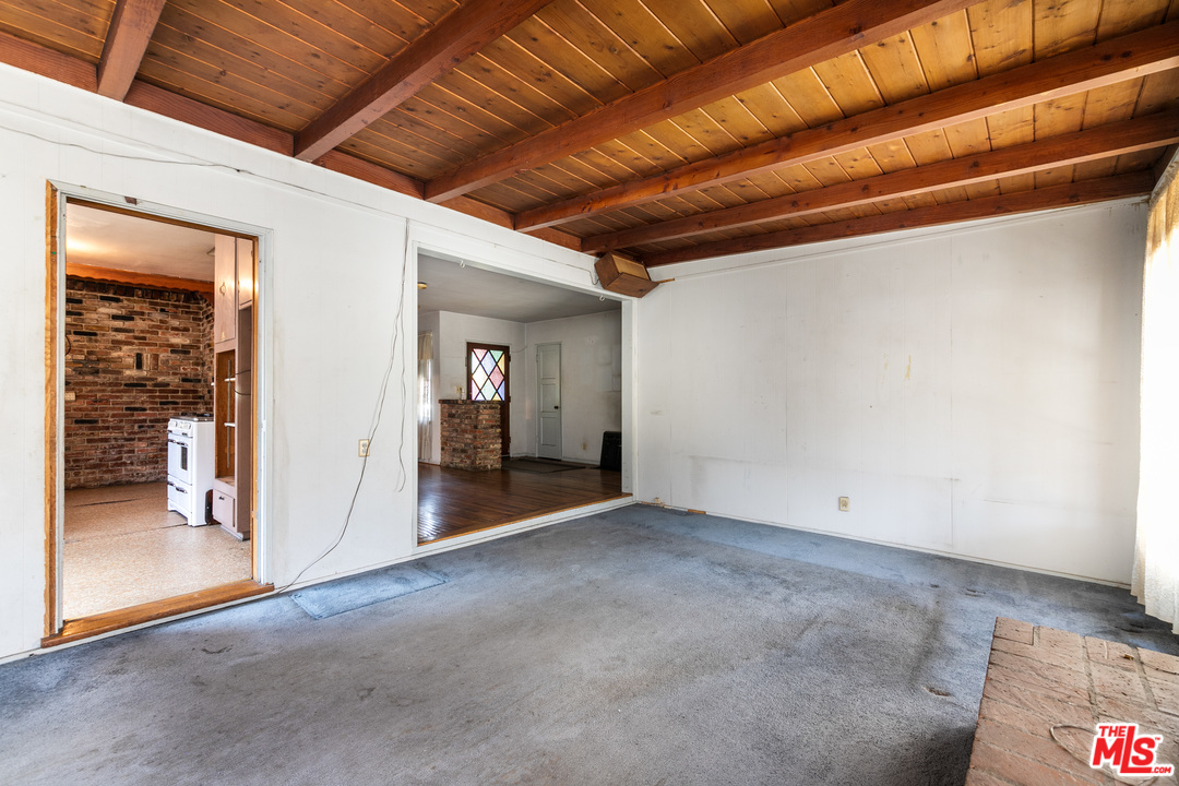 9325 Foster Road Downey, CA 90242 - Photo 9 of 25 Gallery Image 9