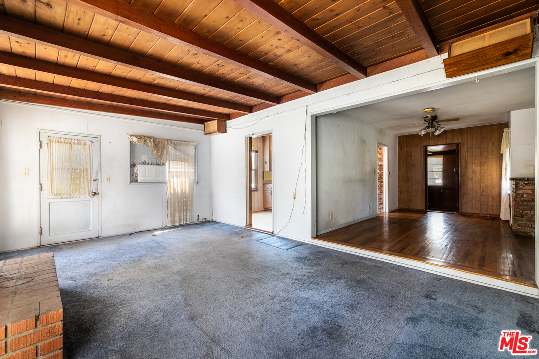 9325 Foster Road Downey, CA 90242 - Photo 10 of 25 Gallery Image 10
