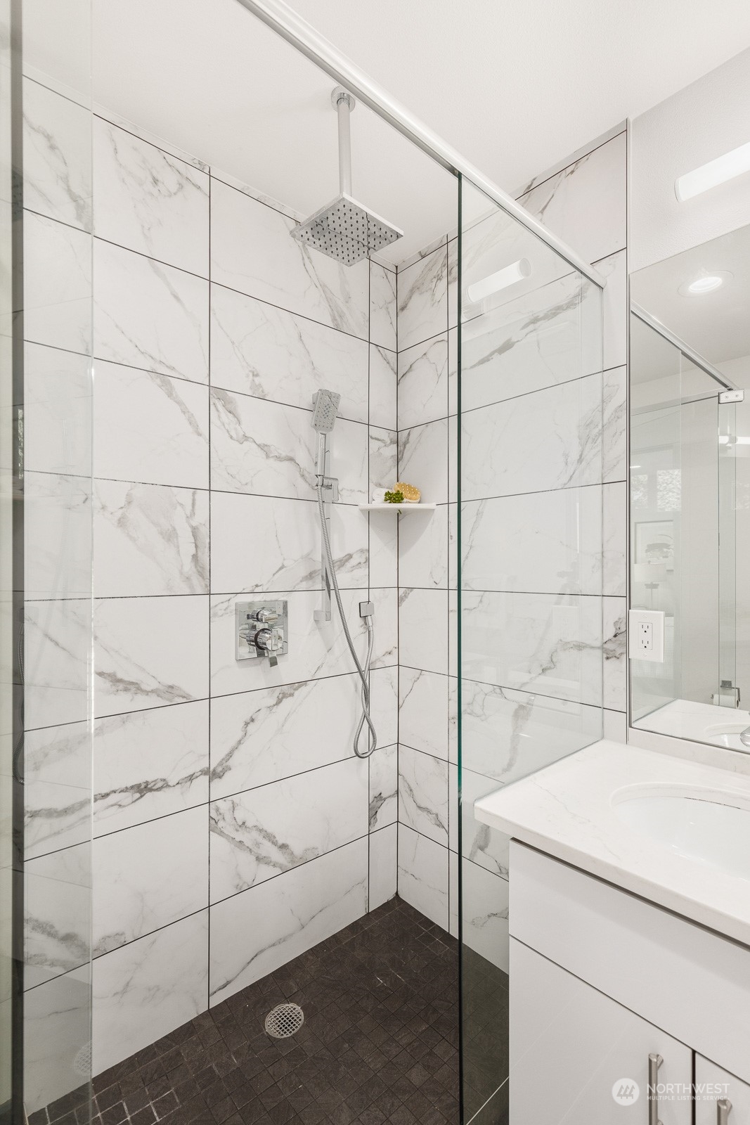 8030 Meridian Avenue North Seattle, WA 98103 - Photo 21 of 40 Gallery Image 21