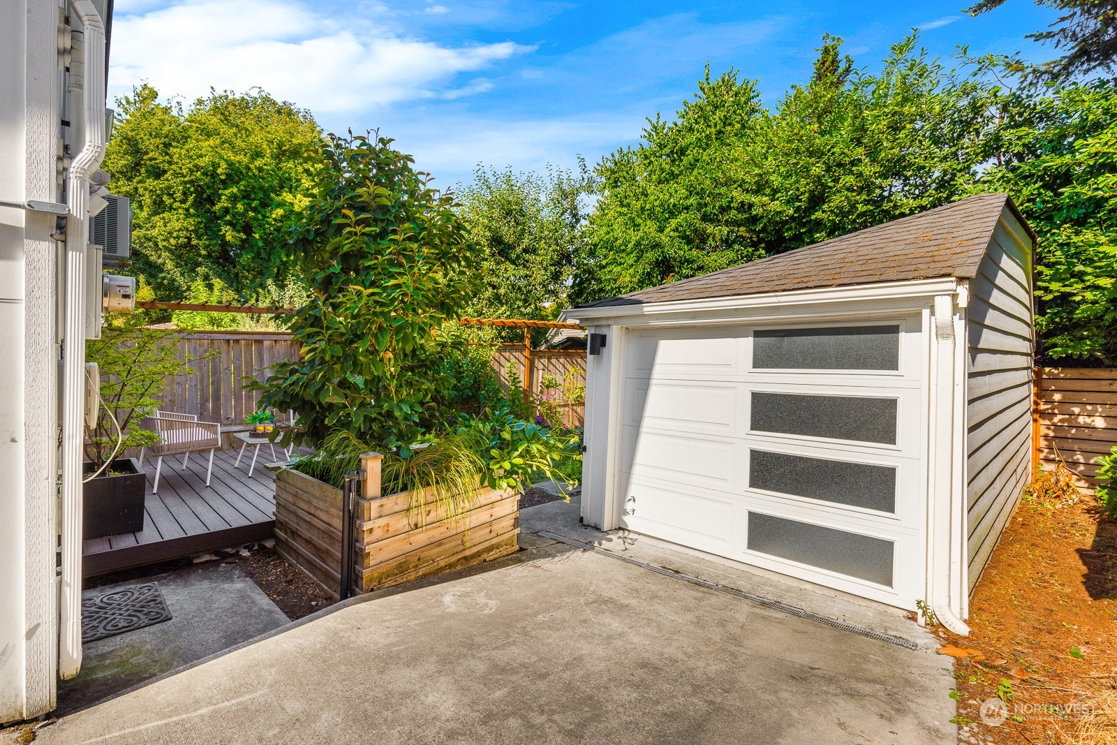 8030 Meridian Avenue North Seattle, WA 98103 - Photo 36 of 40 Gallery Image 36