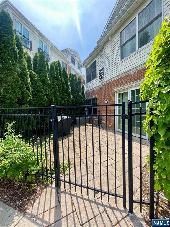4102 Piermont Road Tenafly, NJ 07670 - Photo 4 of 31