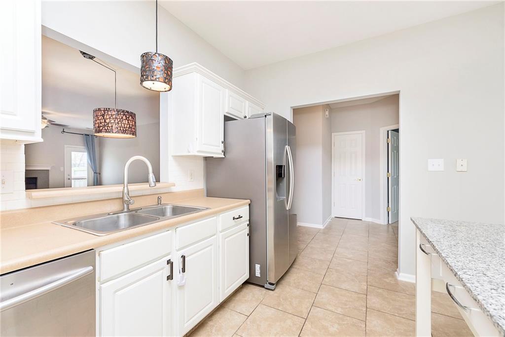 12273 Rambling Road Fishers, IN 46037 - Photo 4 of 22 Gallery Image 4