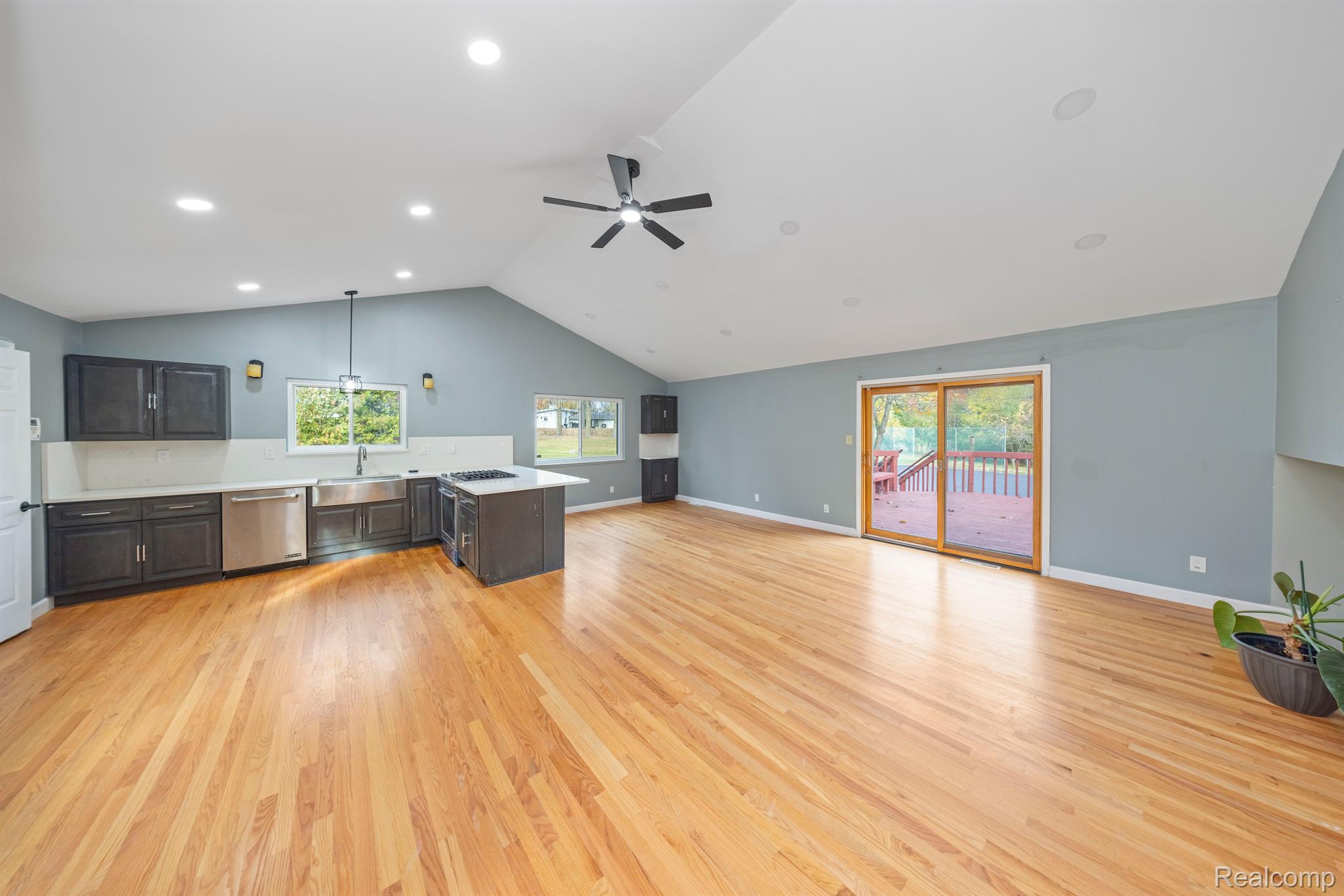5731 Farmington Road West Bloomfield, MI 48322 - Photo 11 of 54 Gallery Image 11
