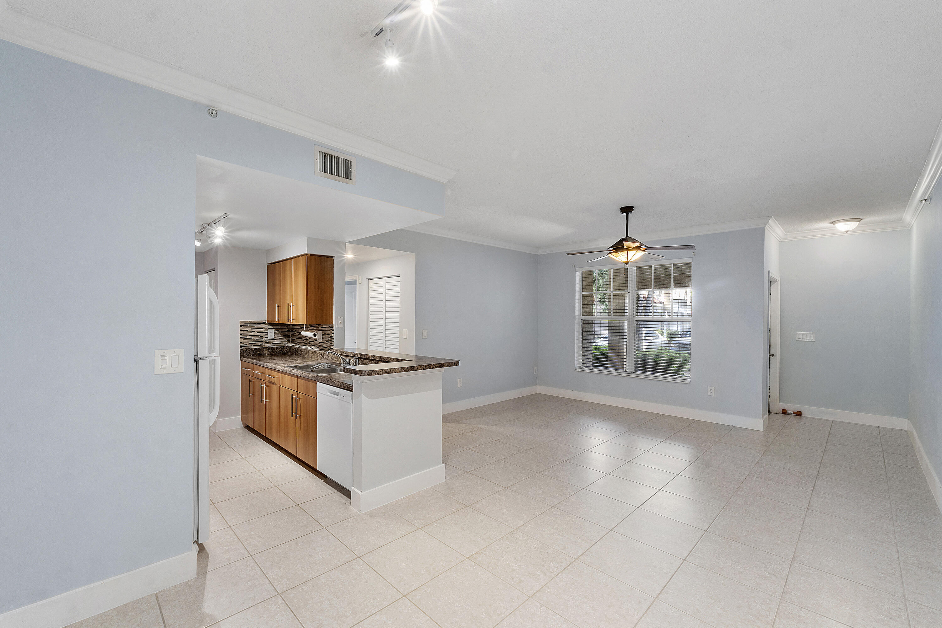 5980 West Sample Road, Unit 104 Coral Springs, FL 33067 - Photo 5 of 12 5980 W SAMPLE ROAD U104_010