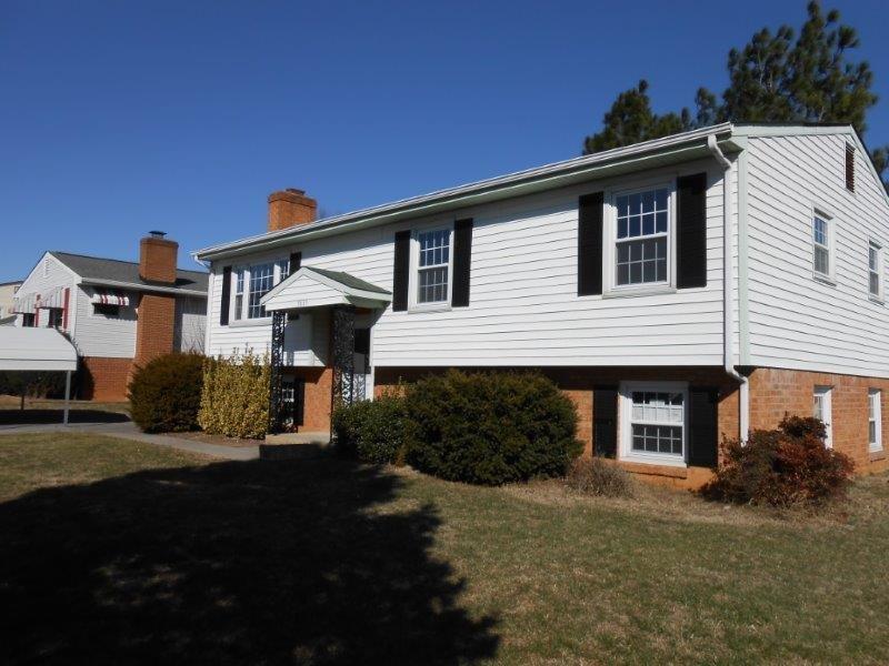 5839 Plantation Road Roanoke, VA 24019 - Photo 1 of 32 View of Property