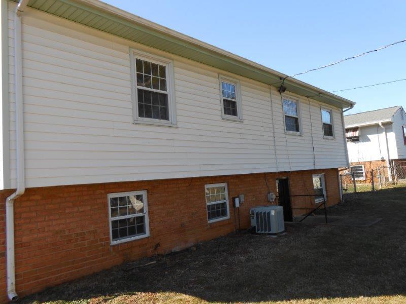 5839 Plantation Road Roanoke, VA 24019 - Photo 15 of 32 back