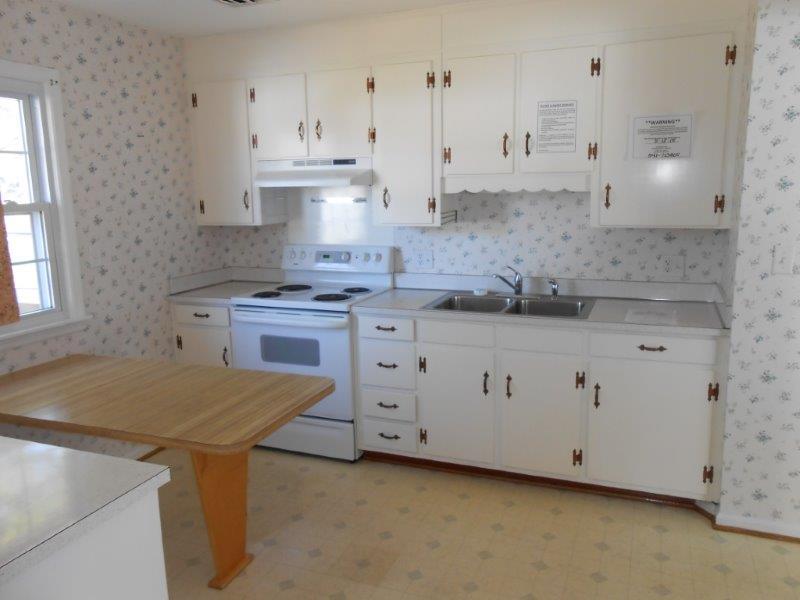5839 Plantation Road Roanoke, VA 24019 - Photo 3 of 32 kitchen (2)