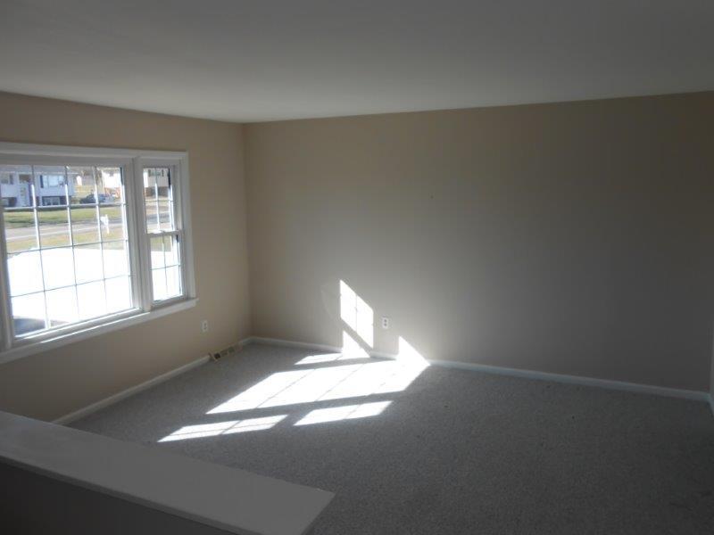 5839 Plantation Road Roanoke, VA 24019 - Photo 24 of 32 living room (3)