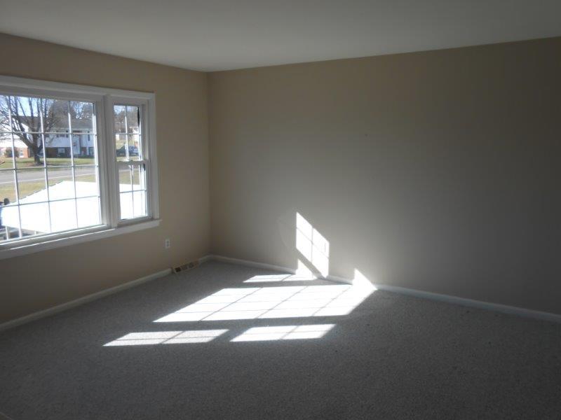 5839 Plantation Road Roanoke, VA 24019 - Photo 26 of 32 living room