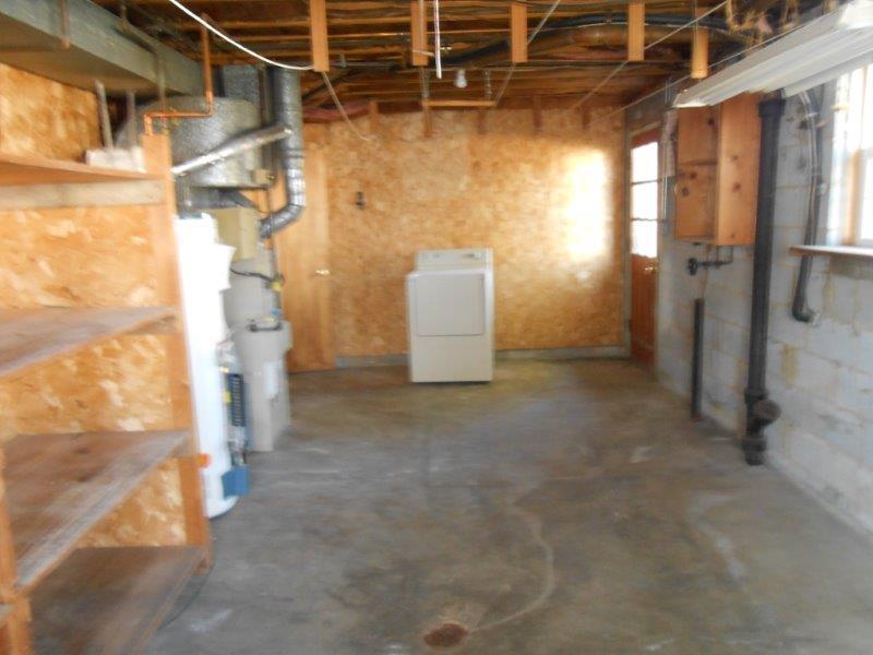 5839 Plantation Road Roanoke, VA 24019 - Photo 29 of 32 work room (1)