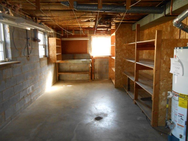 5839 Plantation Road Roanoke, VA 24019 - Photo 30 of 32 work room (4)