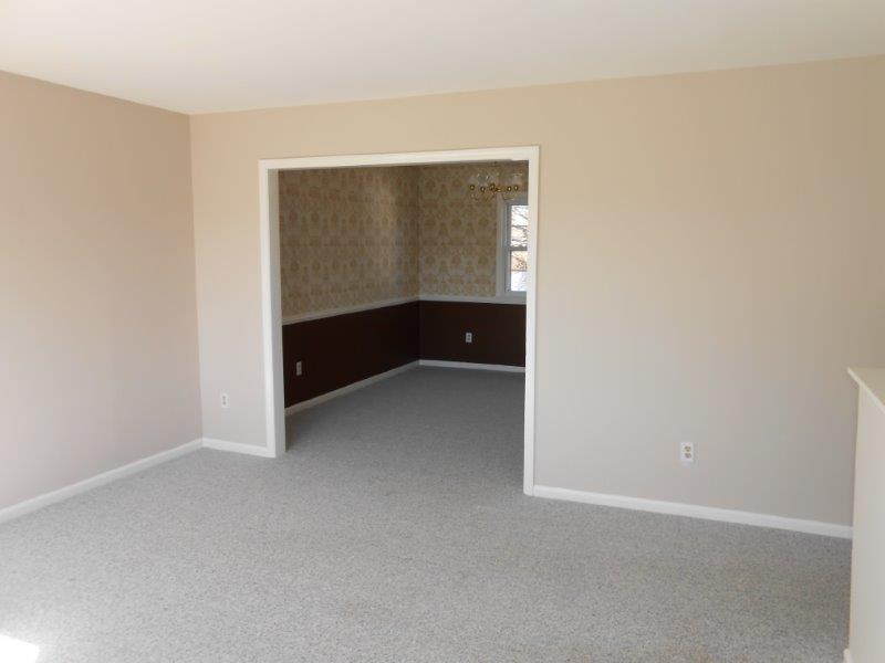 5839 Plantation Road Roanoke, VA 24019 - Photo 5 of 32 living room (2)