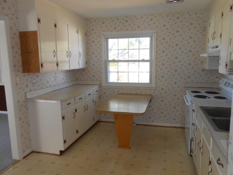 5839 Plantation Road Roanoke, VA 24019 - Photo 6 of 32 kitchen (1)