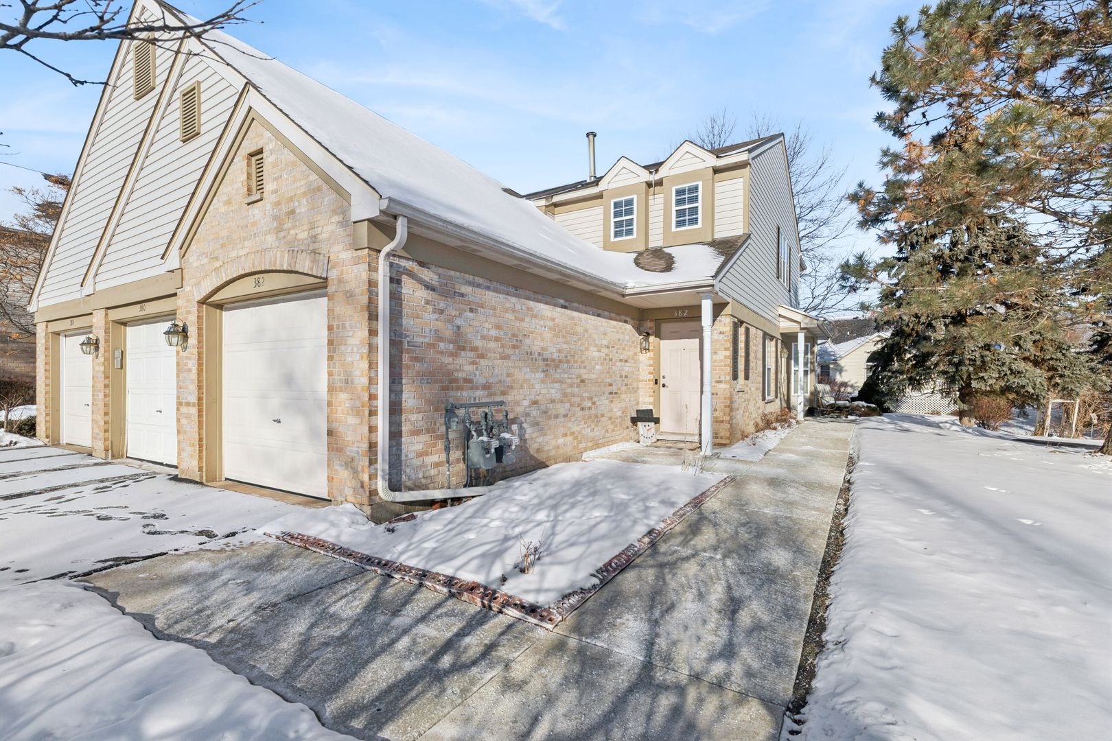 382 Crystal Ridge Drive, Unit 382 Crystal Lake, IL 60012 - Photo 1 of 20