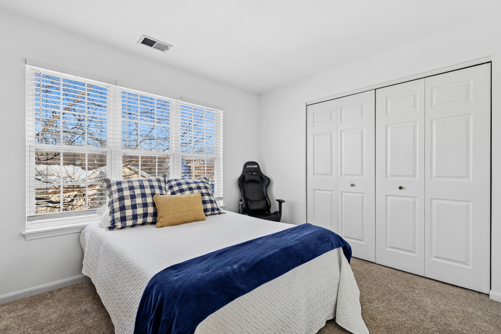 382 Crystal Ridge Drive, Unit 382 Crystal Lake, IL 60012 - Photo 13 of 20