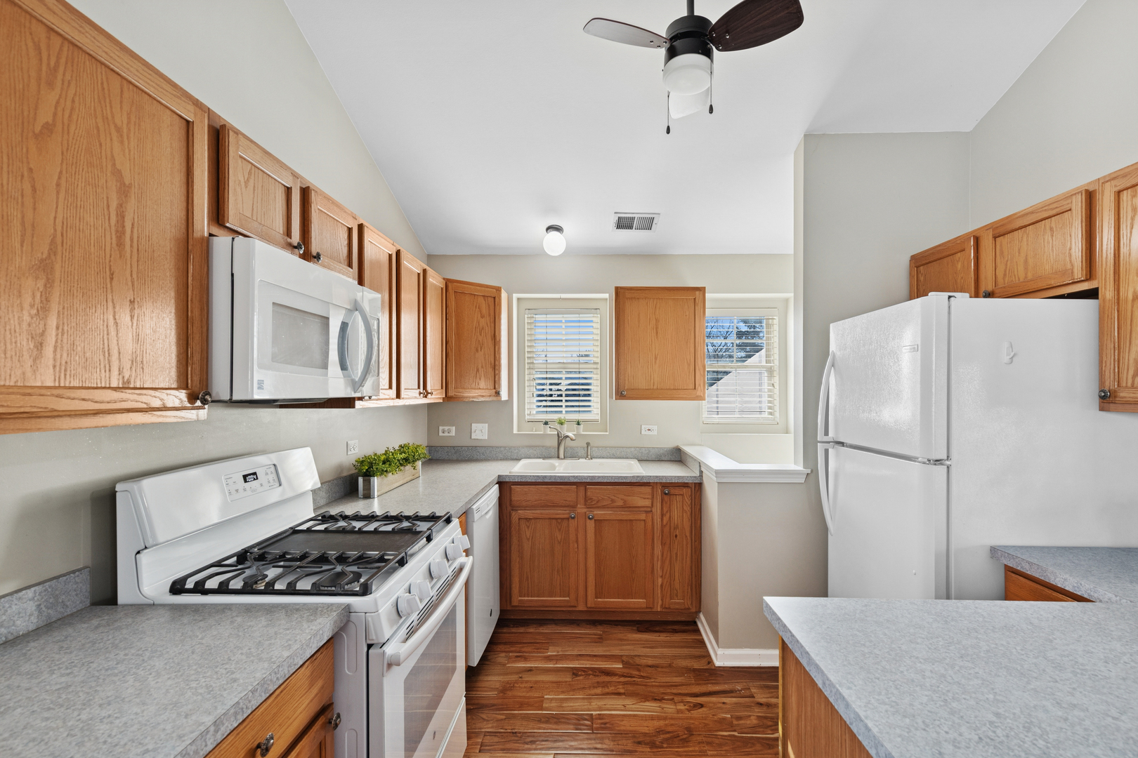 382 Crystal Ridge Drive, Unit 382 Crystal Lake, IL 60012 - Photo 10 of 20