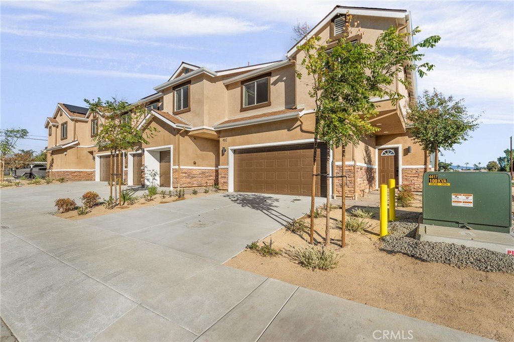 904 South Hert Street Colton, CA 92324 - Photo 5 of 35 a view of a house with a patio