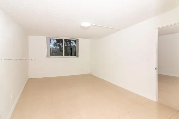 $2,100 | 447 Northeast 195th Street, Unit 217, Miami, FL 33179