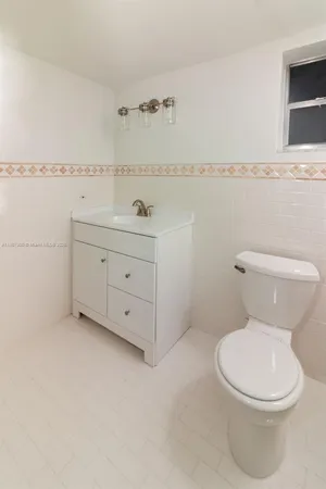 $2,100 | 447 Northeast 195th Street, Unit 217, Miami, FL 33179