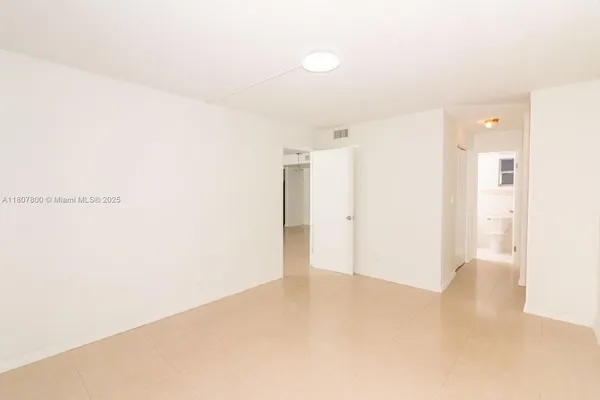 $2,100 | 447 Northeast 195th Street, Unit 217, Miami, FL 33179
