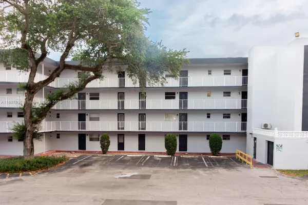 $2,100 | 447 Northeast 195th Street, Unit 217, Miami, FL 33179