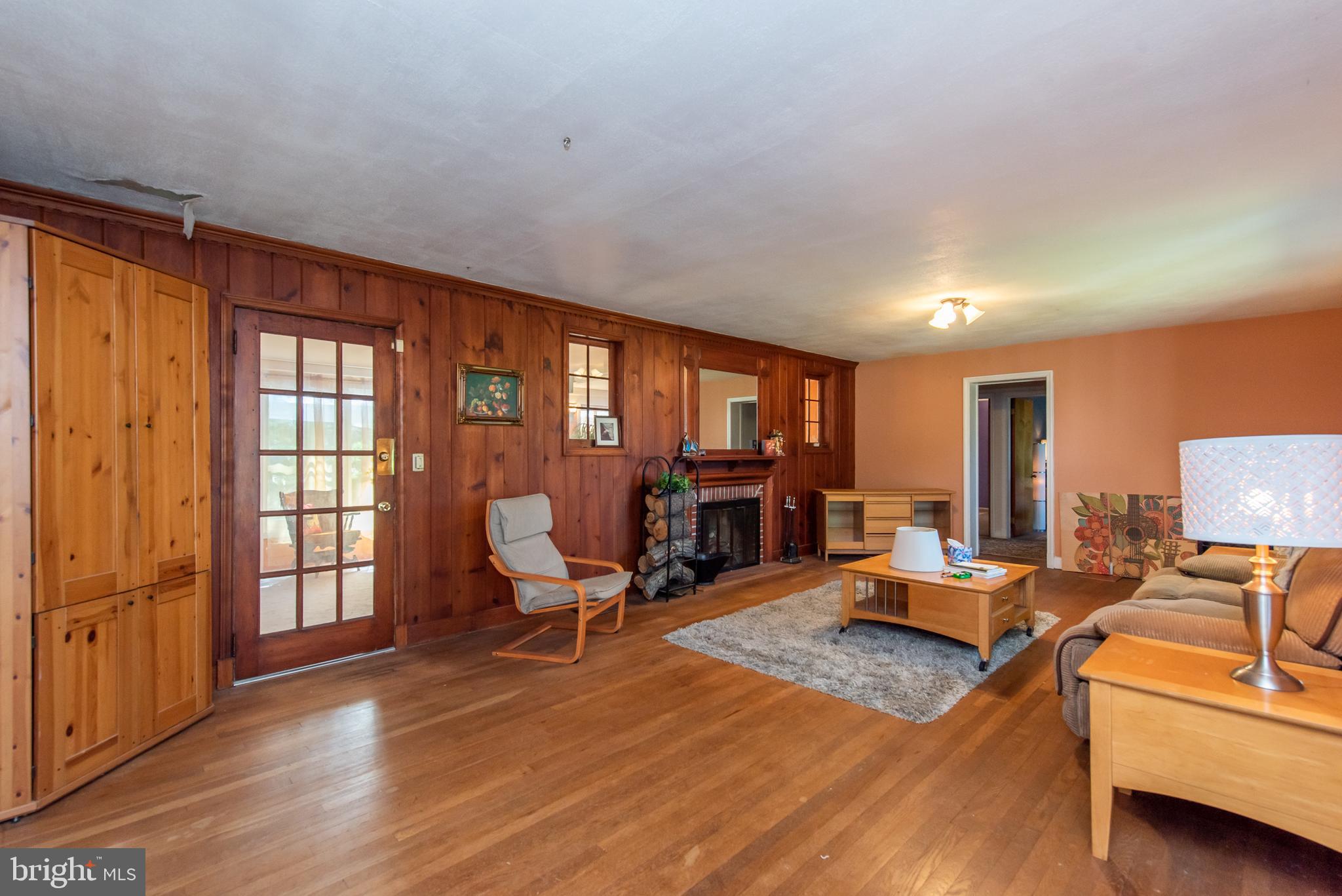 4318 Ridge Road Baltimore, MD 21236 - Photo 13 of 37 Living Room