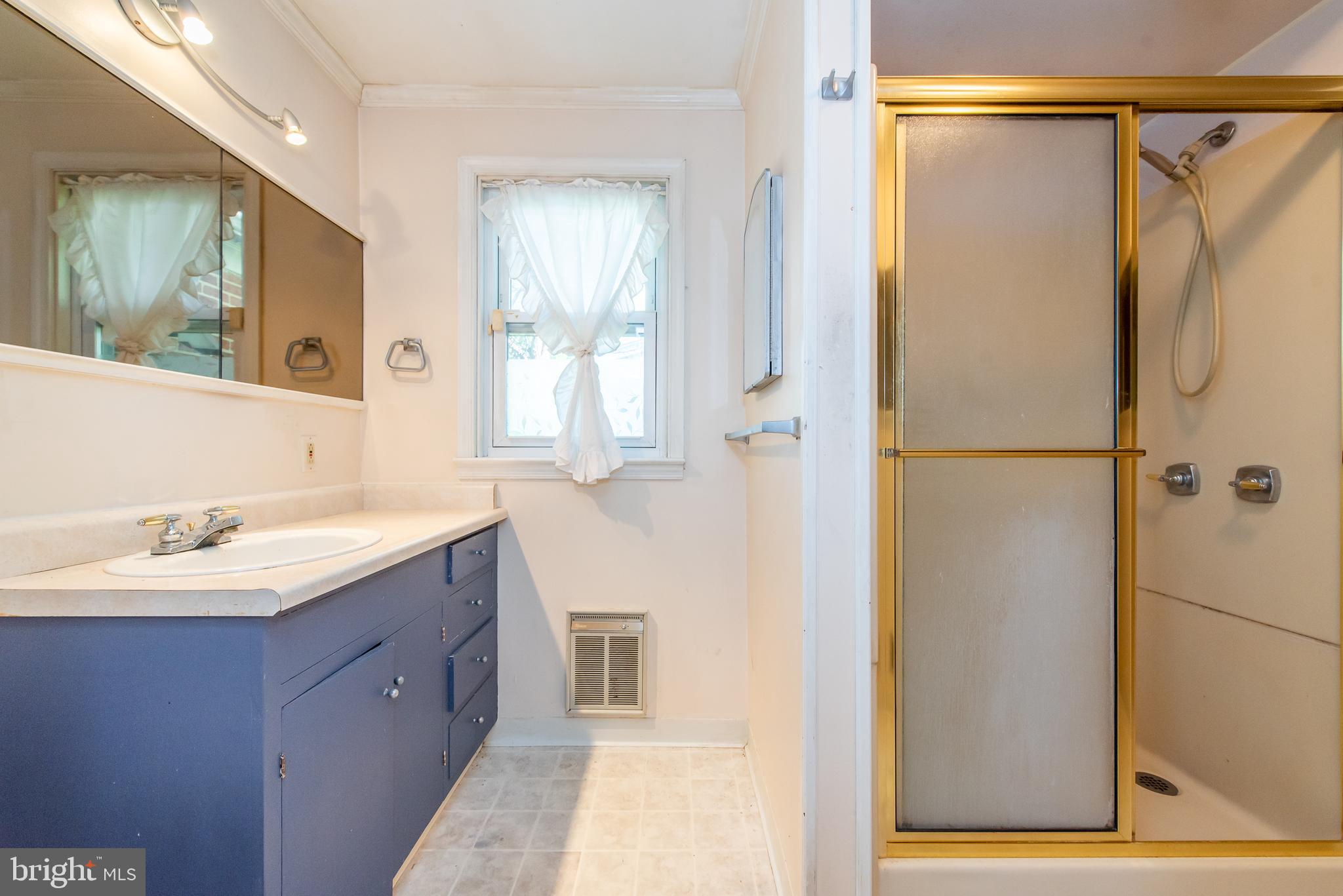 4318 Ridge Road Baltimore, MD 21236 - Photo 35 of 37 Bathroom 1