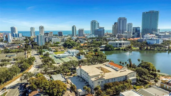 a picture of city view