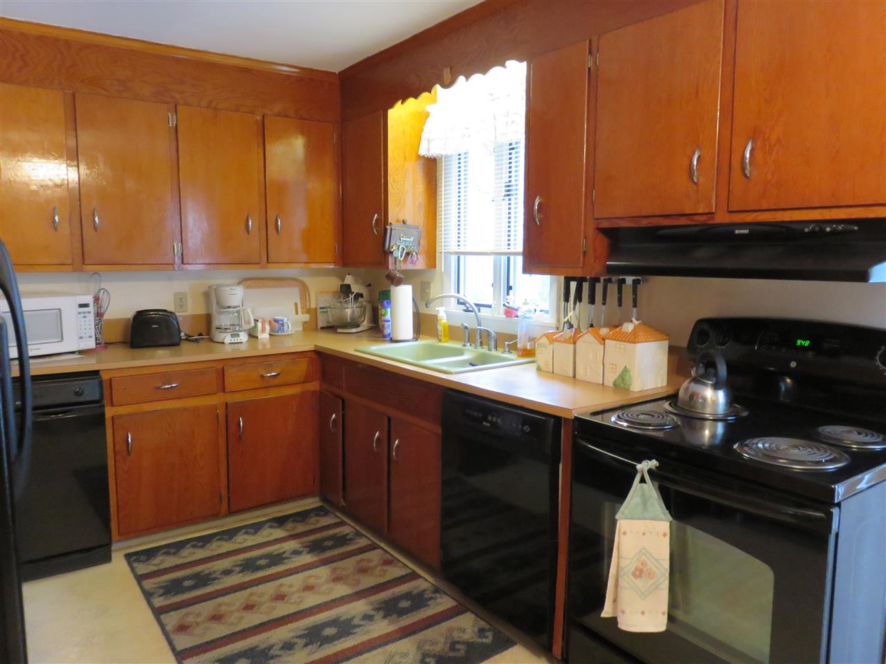 16 Birch Hill Road Hooksett, NH 03106 - Photo 2 of 4