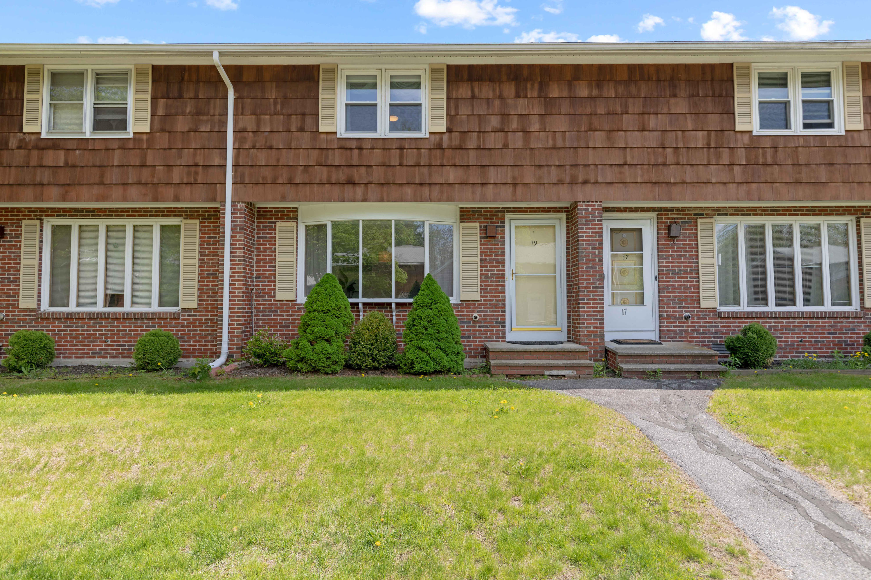 19 Villa Road, Unit 19 Westbrook, ME 04092 - Photo 1 of 22 19 Villa Road Westbrook - 027