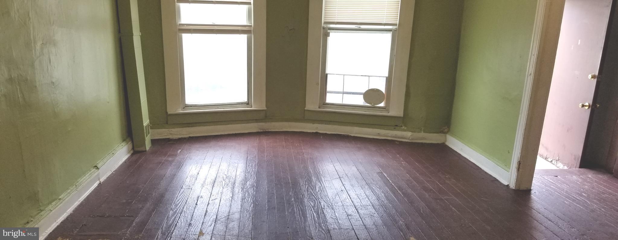 1831 Riggs Avenue Baltimore, MD 21217 - Photo 8 of 37 Living Room