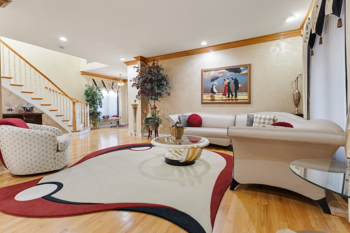 5705 South Natoma Avenue Chicago, IL 60638 - Photo 4 of 31