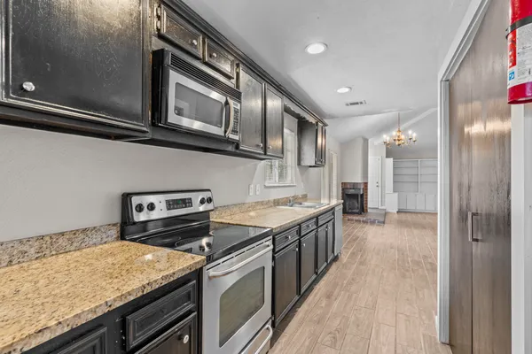 $1,350 | 7823 Bateman Lane, Unit 7823, Houston, TX 77088
