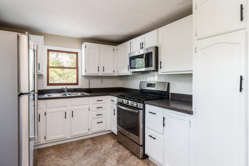 933 Gleasman Road Roscoe, IL 61073 - Photo 17 of 60 Gallery Image 17