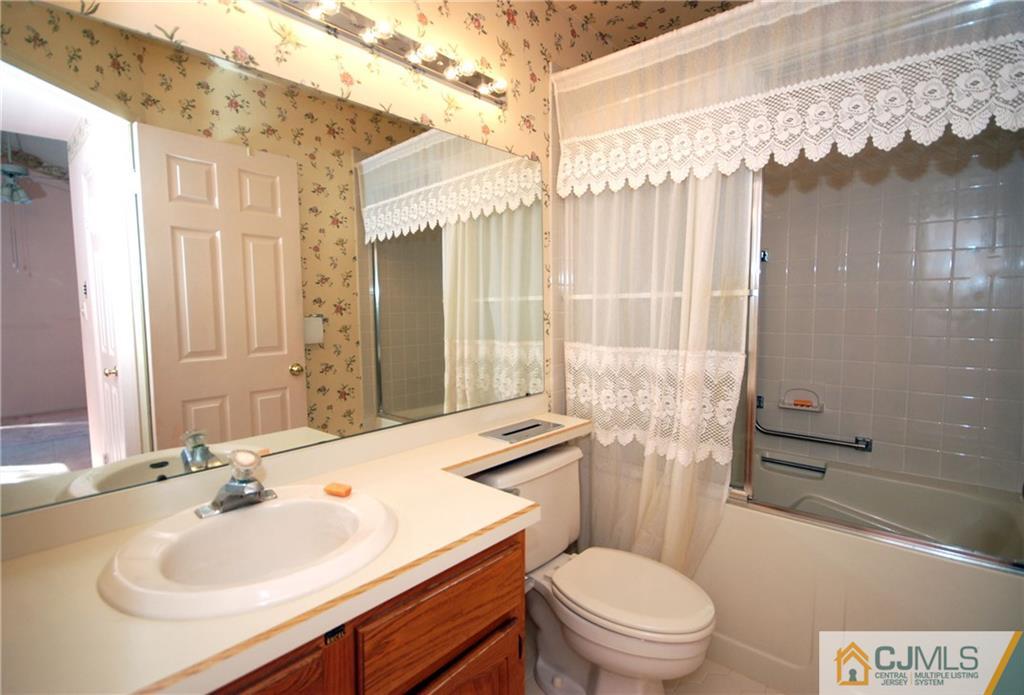 35 Winthrop Road Monroe Township, NJ 08831 - Photo 18 of 21 Gallery Image 18