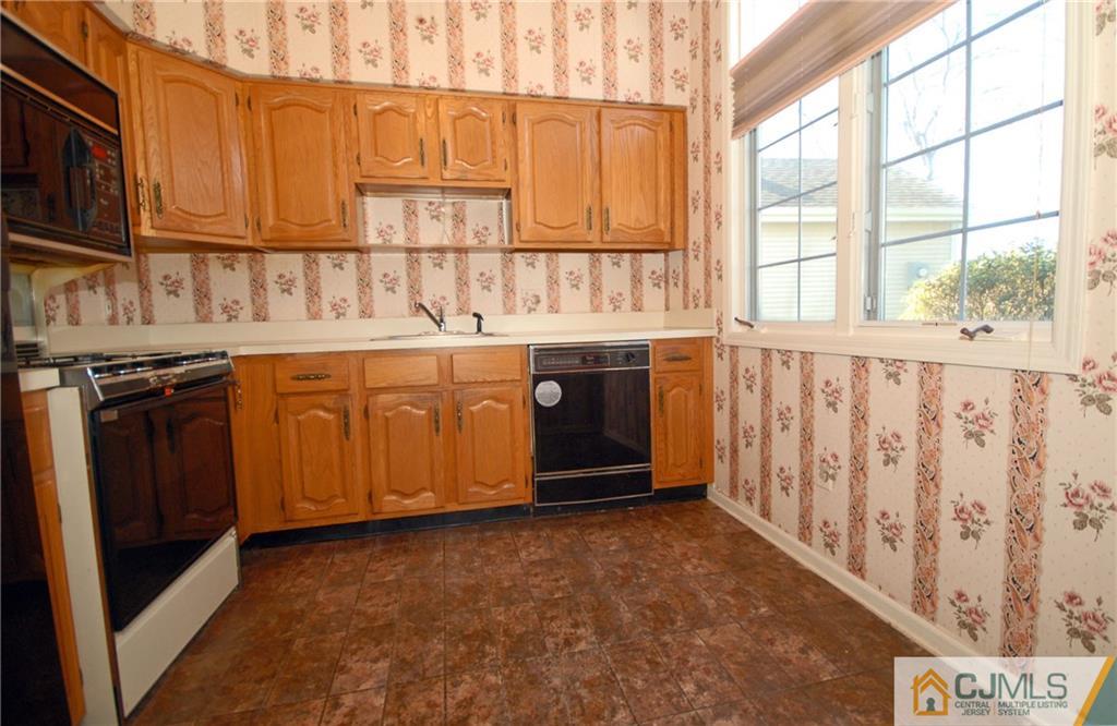 35 Winthrop Road Monroe Township, NJ 08831 - Photo 7 of 21 Gallery Image 7