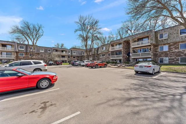 $145,000 | 4407 Wilshire Boulevard, Unit 204, Mound, MN 55364