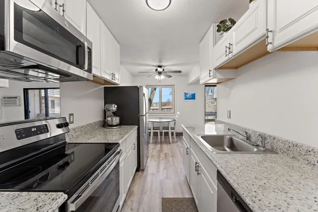 $139,900 | 4407 Wilshire Boulevard, Unit 204, Mound, MN 55364