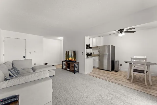 $145,000 | 4407 Wilshire Boulevard, Unit 204, Mound, MN 55364