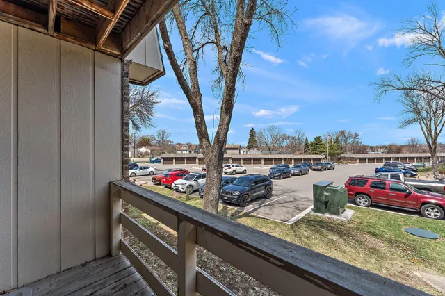 $139,900 | 4407 Wilshire Boulevard, Unit 204, Mound, MN 55364