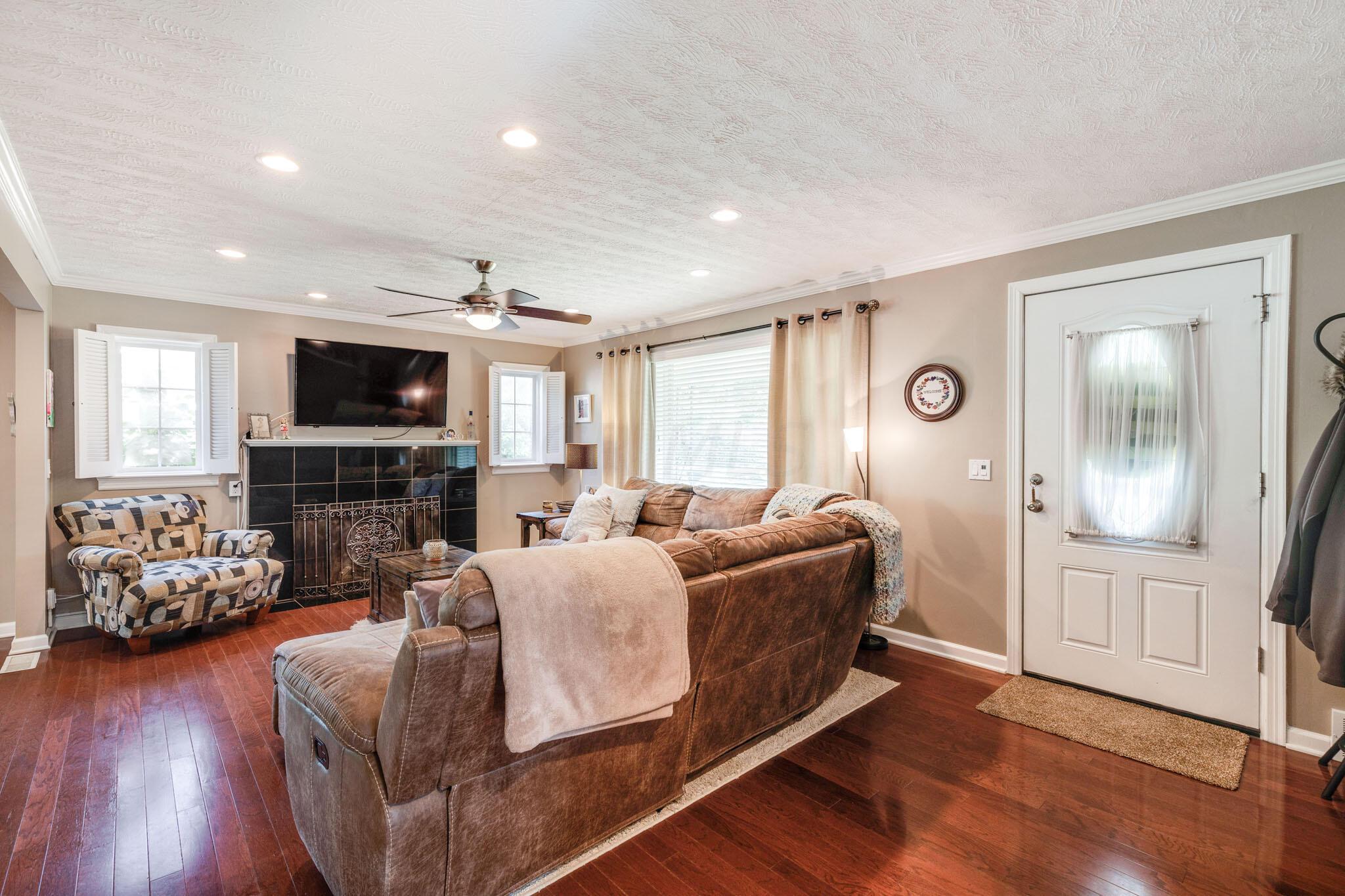 2231 Harwitch Road Columbus, OH 43221 - Photo 6 of 35 2022-06-13 2231 Harwitch Rd 10