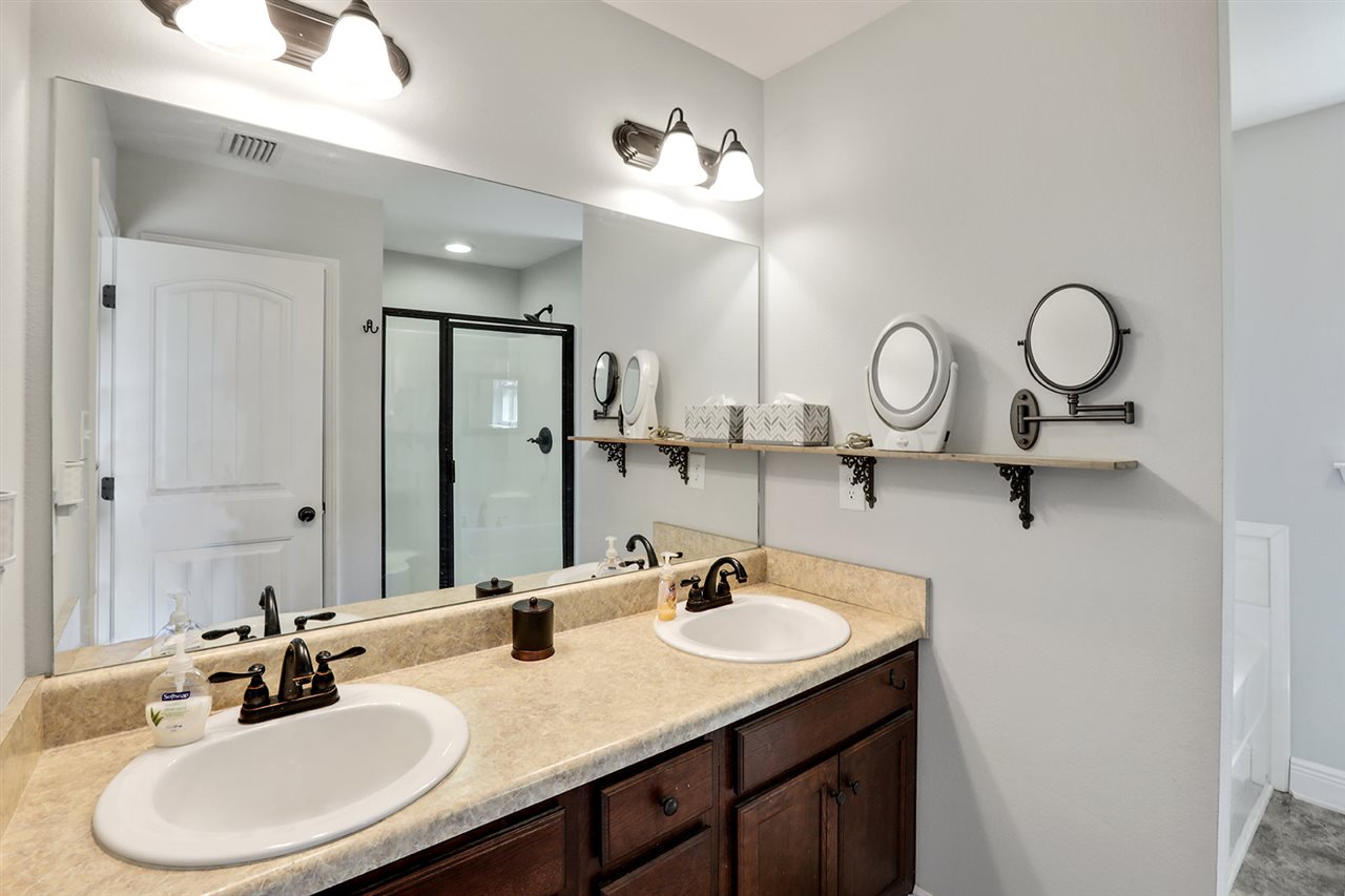 1413 Thames Drive Foley, AL 36535 - Photo 7 of 16 Master Bath
