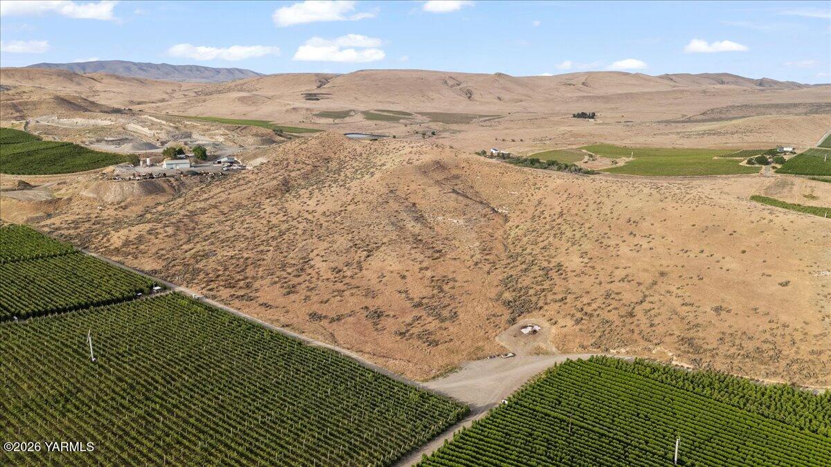 761 Nightingale Road Wapato, WA 98951 - Photo 3 of 9 a view of ocean and mountain