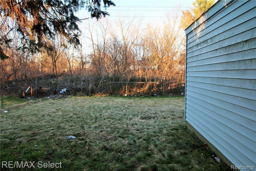4121 Pengelly Road Flint, MI 48507 - Photo 3 of 16 IMG_0159 (2).JPG