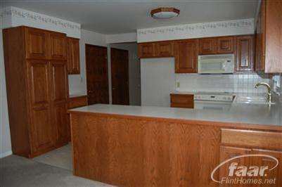 5334 North Belsay Road Flint, MI 48506 - Photo 7 of 14 20165854-6.JPG