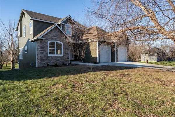 $375,000 | 121 Hillside Drive, Baldwin City, KS 66006
